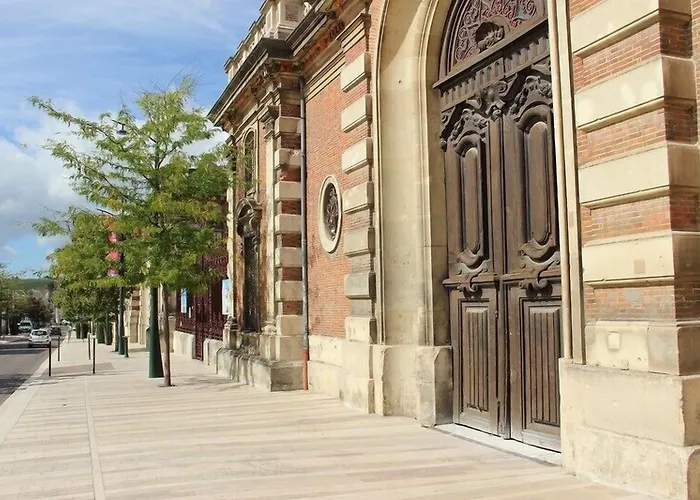 Hotel De Champagne 3*